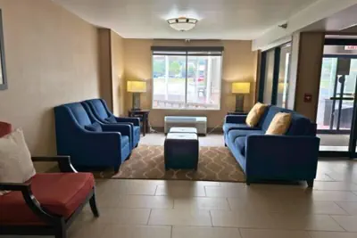 Photo 5 - Comfort Inn Falls Church - Tysons Corner