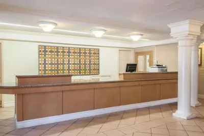 Photo 2 - La Quinta Inn by Wyndham New Orleans West Bank / Gretna
