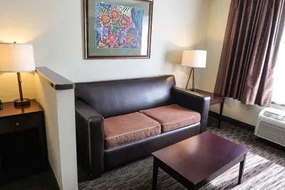 Photo 4 - Oxford Suites Portland - Jantzen Beach