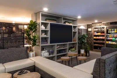 Photo 2 - Oxford Suites Portland - Jantzen Beach