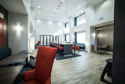 Photo 4 - Hampton Inn & Suites Tempe/Phoenix Airport, AZ