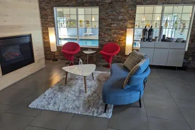 Photo 4 - Country Inn & Suites by Radisson, Chippewa Falls, WI