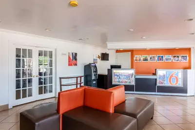 Photo 4 - Motel 6 Georgetown, TX