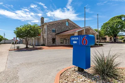 Photo 2 - Motel 6 Georgetown, TX