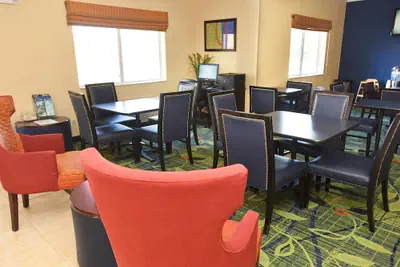 Photo 4 - AmericInn by Wyndham Topeka