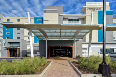 Photo 2 - DoubleTree by Hilton Virginia Beach Oceanfront South