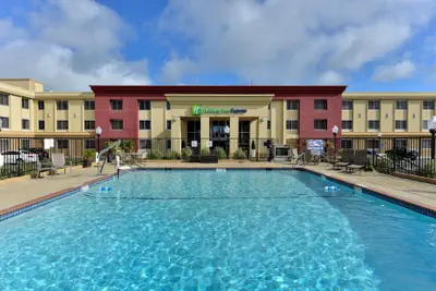 Photo 2 - Holiday Inn Express San Francisco Airport South by IHG