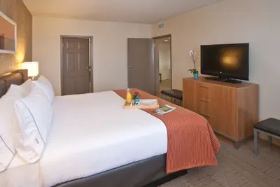 Photo 5 - Holiday Inn Express San Francisco Airport South by IHG