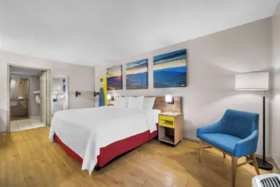 Photo 5 - Days Inn by Wyndham Raleigh Midtown