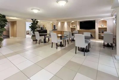Photo 4 - La Quinta Inn by Wyndham Pittsburgh Airport