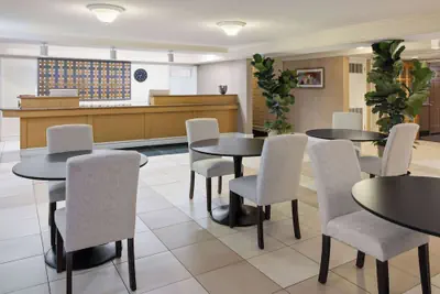Photo 5 - La Quinta Inn by Wyndham Pittsburgh Airport