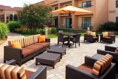Photo 2 - Courtyard by Marriott Rockford