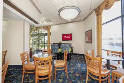 Photo 4 - Red Roof Inn & Suites Macon
