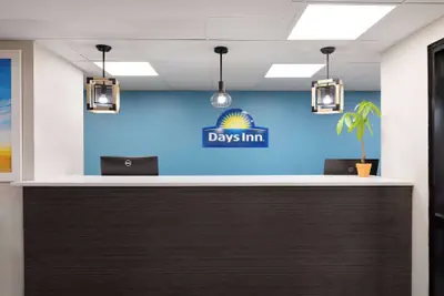 Photo 2 - Days Inn by Wyndham Clarksville North