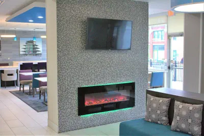 Photo 2 - La Quinta Inn & Suites by Wyndham Indianapolis Downtown
