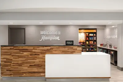 Photo 3 - Hampton Inn Dubuque
