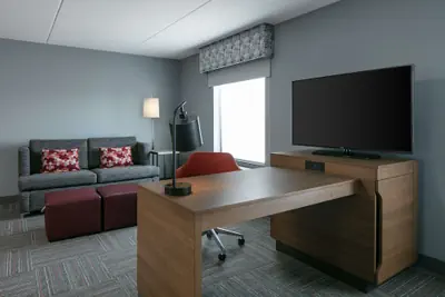 Photo 4 - Hampton Inn Dubuque