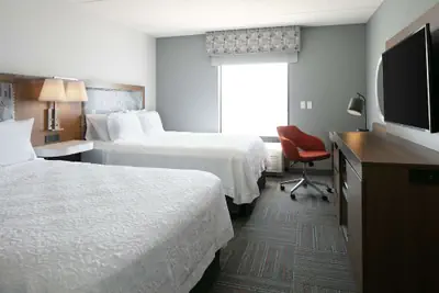 Photo 2 - Hampton Inn Dubuque