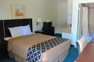 Photo 3 - Rodeway Inn