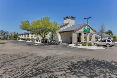 Photo 2 - Quality Inn Austintown - Youngstown West