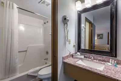 Photo 5 - Quality Inn Austintown - Youngstown West