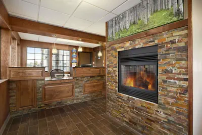 Photo 3 - Days Inn & Suites by Wyndham Gunnison