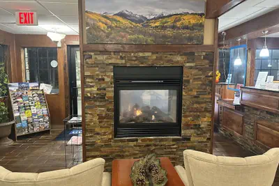 Photo 4 - Days Inn & Suites by Wyndham Gunnison