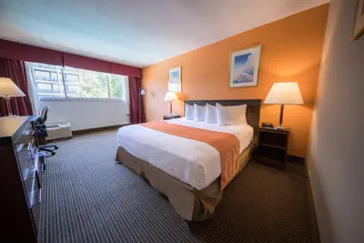 Photo 5 - Howard Johnson by Wyndham Fullerton/Anaheim Conference Cntr
