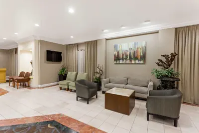 Photo 3 - Howard Johnson by Wyndham Fullerton/Anaheim Conference Cntr