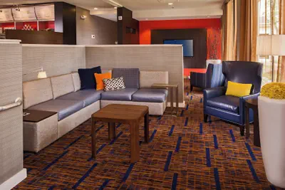 Photo 2 - Courtyard by Marriott Richmond West
