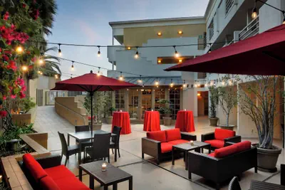 Photo 3 - Courtyard by Marriott Los Angeles Century City/Beverly Hills