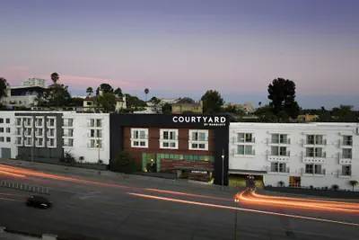 Photo 2 - Courtyard by Marriott Los Angeles Century City/Beverly Hills