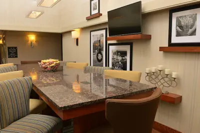 Photo 3 - Hampton Inn Springfield-South
