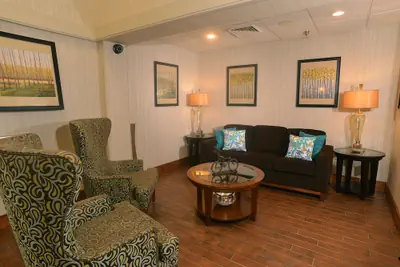 Photo 2 - Hampton Inn Springfield-South