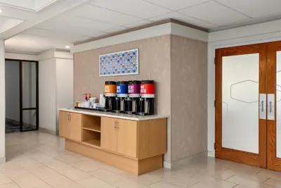 Photo 3 - Hampton Inn Springfield-South