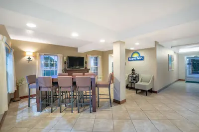 Photo 3 - Days Inn by Wyndham Cave City