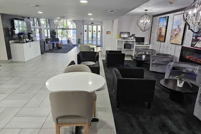 Photo 5 - La Quinta Inn & Suites by Wyndham Deerfield Beach I-95