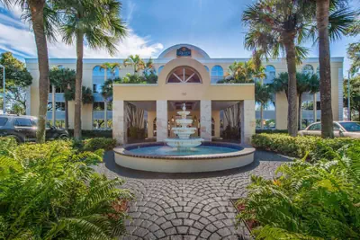 Photo 2 - La Quinta Inn & Suites by Wyndham Deerfield Beach I-95
