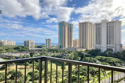 Photo 4 - DoubleTree by Hilton Hotel Alana - Waikiki Beach