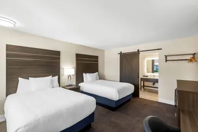 Photo 4 - Travelodge by Wyndham Santa Rosa Wine Country