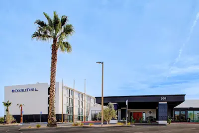 Photo 2 - DoubleTree by Hilton Palmdale, CA