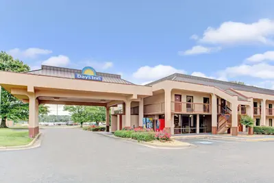 Photo 2 - Days Inn by Wyndham Wilson