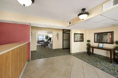 Photo 2 - Days Inn by Wyndham Daytona Oceanfront
