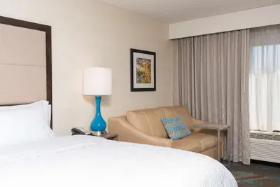 Photo 5 - Hampton Inn Bloomington