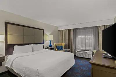 Photo 2 - Hampton Inn Bloomington