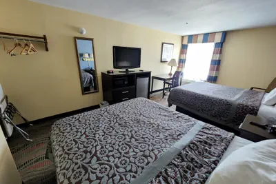 Photo 4 - Days Inn by Wyndham Springfield