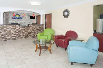 Photo 3 - Days Inn by Wyndham Springfield