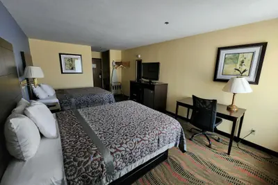 Photo 5 - Days Inn by Wyndham Springfield