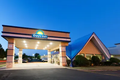 Photo 2 - Days Inn by Wyndham Norman