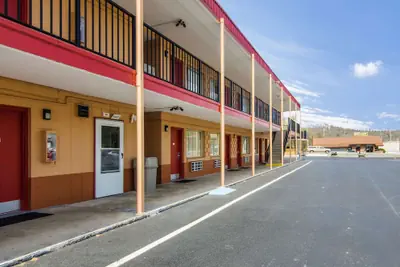Photo 2 - Econo Lodge Near Motor Speedway